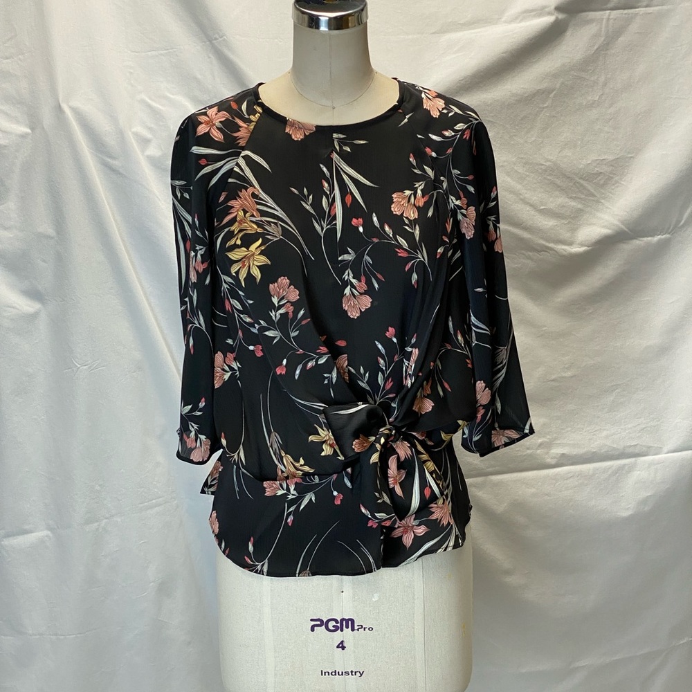CRAZY BIG SALE! Vince Camuto black & floral blouse